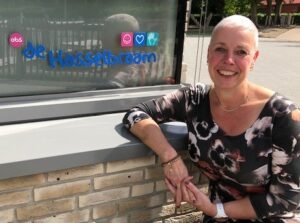 Karin werkt op maandag, dinsdag, donderdag en vrijdag. Zij is te bereiken op: directie@dehasselbraam.nl